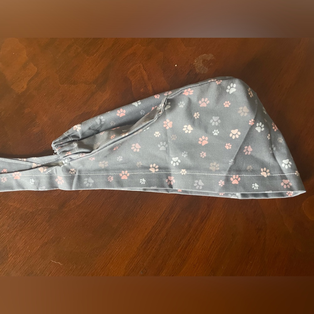 Grey puppy dog feet scrub hat
